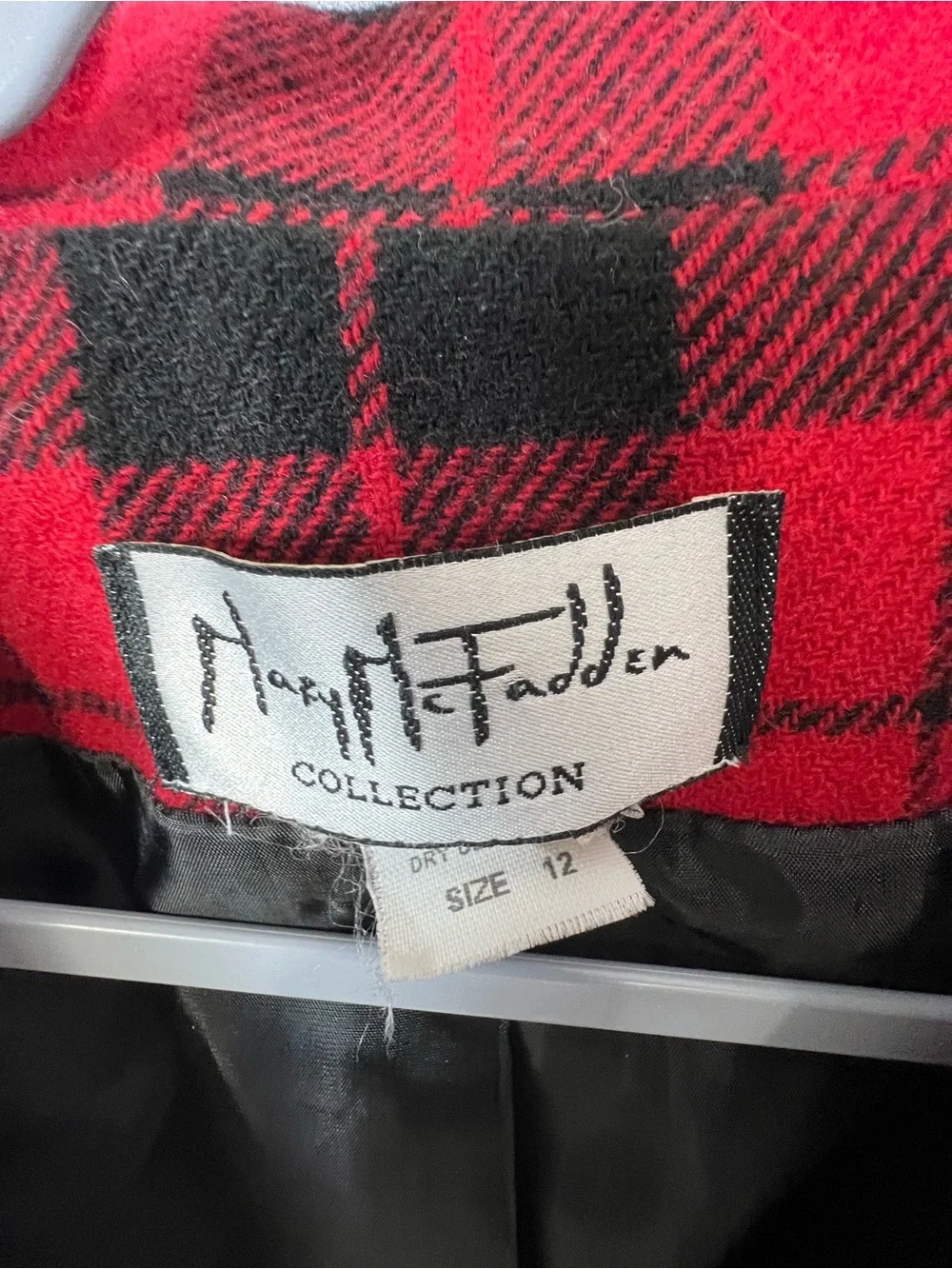 Mary McFadden Vintage Blazer Red & Black Plaid Hand Pockets 2 Button Closure 12